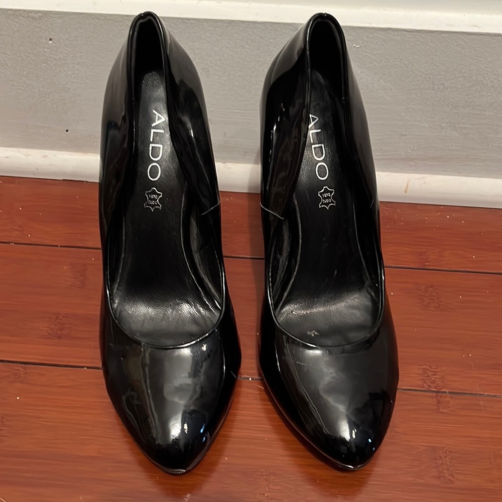 Classic aldo Black patent leather heel